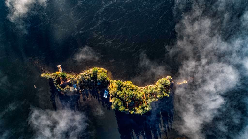 Hondoo overhead with clouds