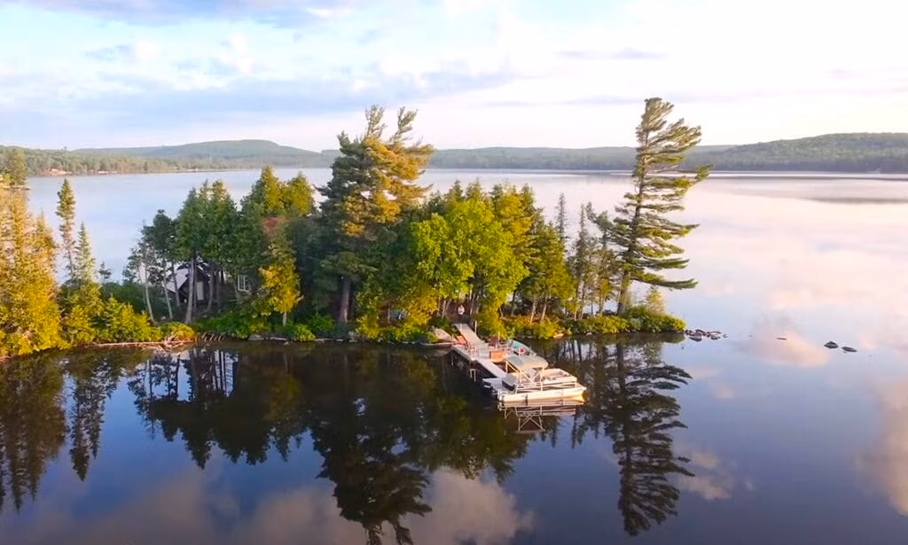 Hondoo Island Cottage dock 
